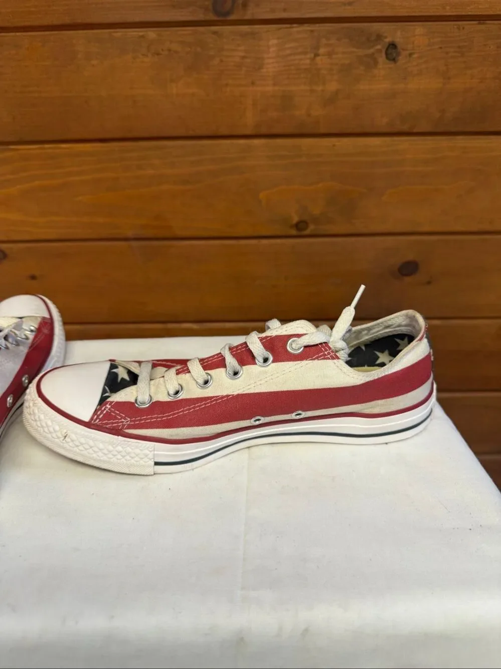 Converse Unisex Chuck Taylor All Star  sneakers  American flag Woman’s Sz 7